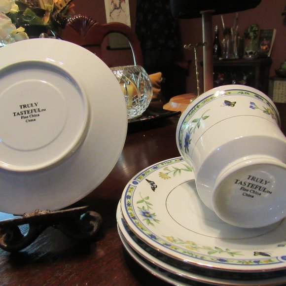 Vintage Victorian Porcelain Footed Floral Tea Set 3 Cups/4 Plates - Picture 12 of 15